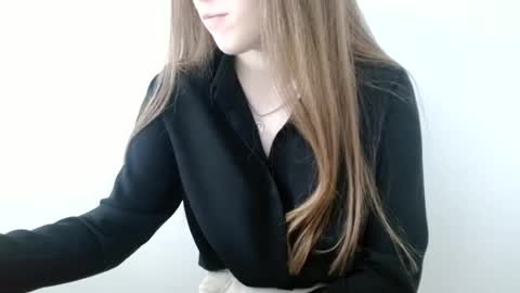 Snapshot of love_vivian chatting on 06/16/26, 01:36 Vivian online show from 06/16/26, 01:36