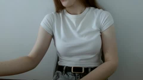 Snapshot of love_vivian chatting on 06/17/26, 11:12 Vivian online show from 06/17/26, 11:12