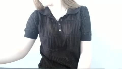 Snapshot of love_vivian chatting on 06/18/26, 11:14 Vivian online show from 06/18/26, 11:14