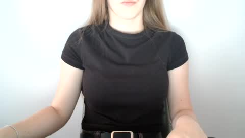 Vivian online show from 07/23/26, 11:08