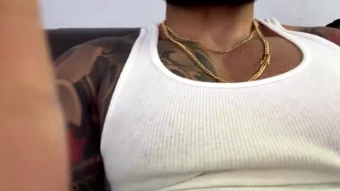 Snapshot of loveathickbitch chatting on 10/29/25, 05:25 loveathickbitch online show from 10/29/25, 05:25