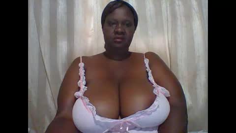 Snapshot of lovebigmelon chatting on 12/06/24, 04:58 Lynn online show from 12/06/24, 04:58