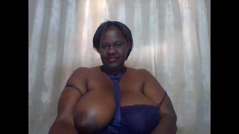 Snapshot of lovebigmelon chatting on 12/10/24, 07:05 Lynn online show from 12/10/24, 07:05