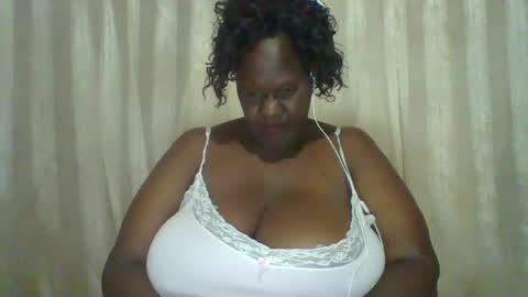 Snapshot of lovebigmelon chatting on 01/30/25, 02:27 Lynn online show from 01/30/25, 02:27