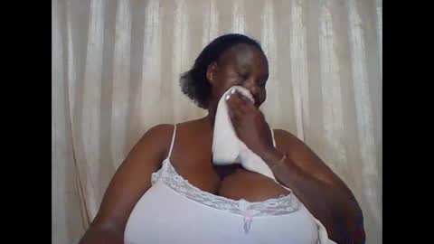 Snapshot of lovebigmelon chatting on 02/05/25, 10:33 Lynn online show from 02/05/25, 10:33