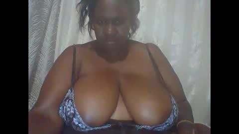 Snapshot of lovebigmelon chatting on 02/28/25, 03:59 Lynn online show from 02/28/25, 03:59