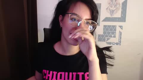 Snapshot of lovebunny_01 chatting on 12/31/24, 11:06 IAmBunny online show from 12/31/24, 11:06