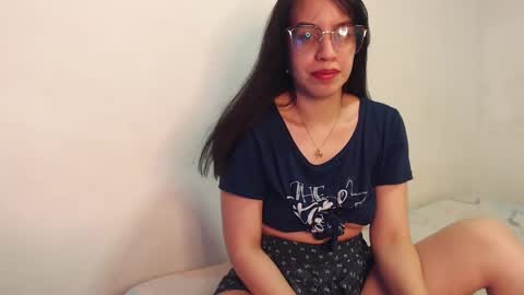 Snapshot of lovebunny_01 chatting on 01/12/25, 12:18 IAmBunny online show from 01/12/25, 12:18