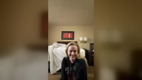 Snapshot of loveclaireelise chatting on 08/07/26, 11:23 loveclaireelise online show from 08/07/26, 11:23