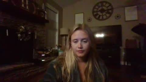 Snapshot of loveclaireelise chatting on 08/08/26, 08:16 loveclaireelise online show from 08/08/26, 08:16