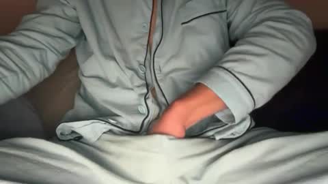 Snapshot of lovecoquin chatting on 12/14/25, 08:13 lovecoquin online show from 12/14/25, 08:13