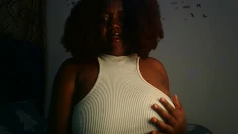 Snapshot of lovecumsluttie chatting on 10/03/25, 06:16 mila online show from 10/03/25, 06:16