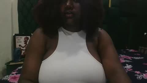 Snapshot of lovecumsluttie chatting on 10/31/25, 11:39 mila online show from 10/31/25, 11:39