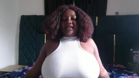 Snapshot of lovecumsluttie chatting on 11/01/25, 11:45 mila online show from 11/01/25, 11:45