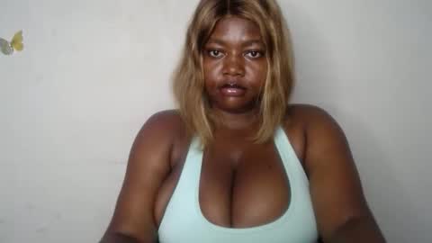 Snapshot of lovecumsluttie chatting on 11/21/25, 08:40 mila online show from 11/21/25, 08:40