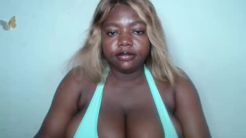 Snapshot of lovecumsluttie chatting on 11/23/25, 12:21 mila online show from 11/23/25, 12:21