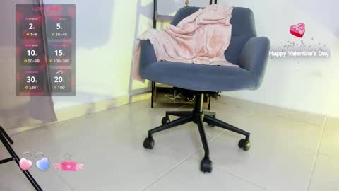 Snapshot of lovecurls_ chatting on 02/19/25, 02:33 Luna online show from 02/19/25, 02:33