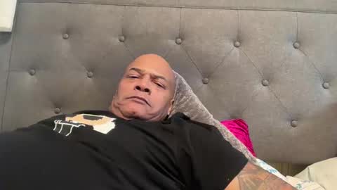 Snapshot of loved19 chatting on 12/20/25, 06:04 loved19 online show from 12/20/25, 06:04