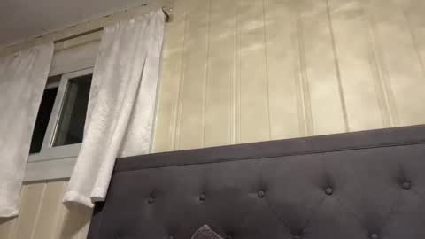 Snapshot of loved19 chatting on 12/22/25, 11:02 loved19 online show from 12/22/25, 11:02