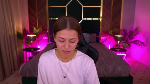 Snapshot of loveedove chatting on 04/02/26, 01:20 loveedove online show from 04/02/26, 01:20