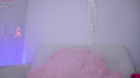 Snapshot of loveegirll chatting on 10/12/25, 05:06 katalina online show from 10/12/25, 05:06