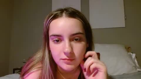 Snapshot of lovefromrose1 chatting on 11/06/25, 02:56 Olivia Rose online show from 11/06/25, 02:56