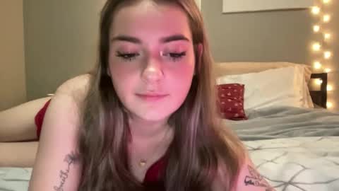 Snapshot of lovefromrose1 chatting on 12/14/25, 03:34 Olivia Rose online show from 12/14/25, 03:34