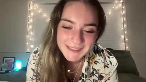 Snapshot of lovefromrose1 chatting on 07/16/26, 03:23 Olivia Rose online show from 07/16/26, 03:23