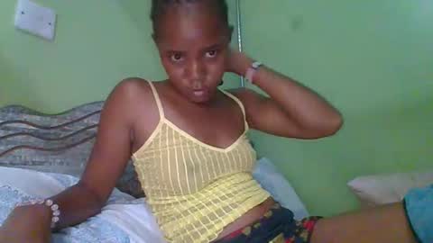 Snapshot of lovegal335 chatting on 12/18/25, 09:32 lovegal335 online show from 12/18/25, 09:32