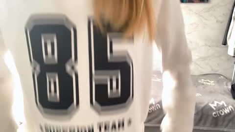 Ella online show from 10/12/25, 07:18