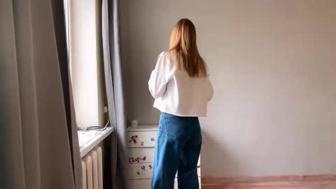 Ella online show from 11/18/25, 06:07