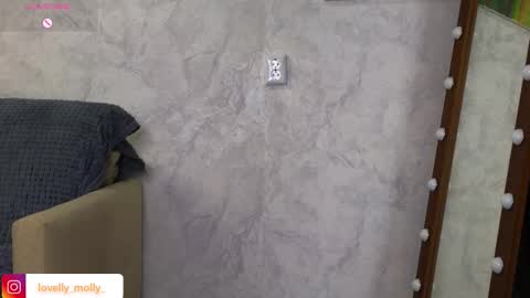 Molly online show from 12/18/25, 05:52