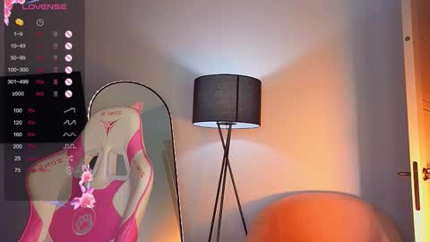 Jenny online show from 11/25/25, 04:56