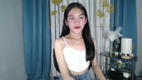 Snapshot of lovely_bellax chatting on 05/19/26, 12:38 BELLA online show from 05/19/26, 12:38