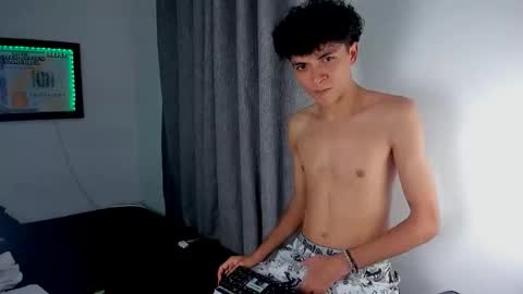 Snapshot of lovely_horny713 chatting on 04/15/26, 07:58 Salo online show from 04/15/26, 07:58