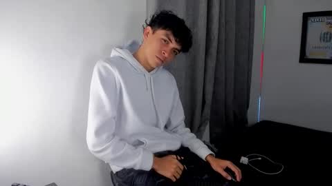 Snapshot of lovely_horny713 chatting on 04/17/26, 11:02 Salo online show from 04/17/26, 11:02