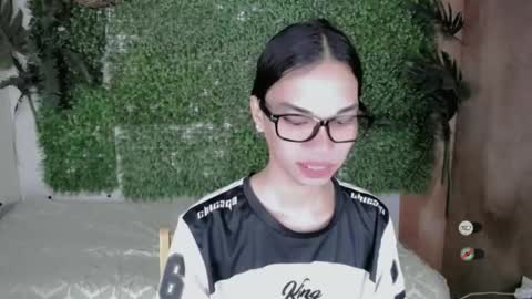 Snapshot of lovely_kimmyxx chatting on 06/19/26, 01:32 kimmy online show from 06/19/26, 01:32