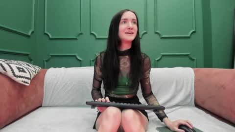 Snapshot of lovely_lo chatting on 05/27/26, 01:41 lovely_lo online show from 05/27/26, 01:41
