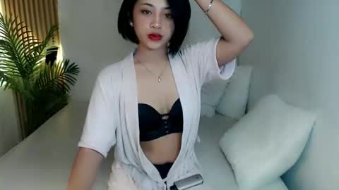 Snapshot of lovely_pearlx chatting on 04/22/26, 04:52 online show from 04/22/26, 04:52
