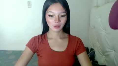 Snapshot of lovely_thea_xoxo chatting on 12/22/25, 12:29 Thea online show from 12/22/25, 12:29