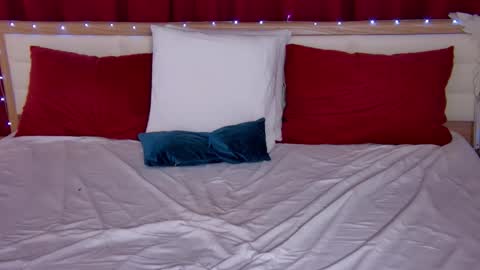 Caroline online show from 11/08/25, 01:28