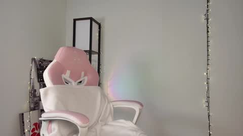 lovelycaroll online show from 02/06/25, 09:22
