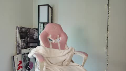 lovelycaroll online show from 02/08/25, 11:22