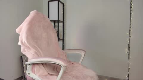lovelycaroll online show from 02/12/25, 09:31