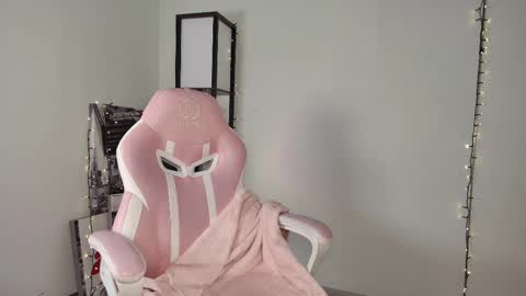 lovelycaroll online show from 02/13/25, 09:30