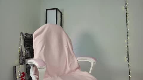 lovelycaroll online show from 02/28/25, 09:25