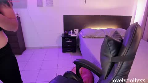 Snapshot of lovelydollyxx_ chatting on 05/14/26, 12:45 lovely online show from 05/14/26, 12:45