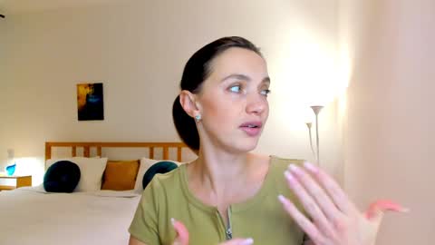 Snapshot of lovelyeemia chatting on 12/04/24, 12:36 Mia online show from 12/04/24, 12:36