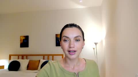 Snapshot of lovelyeemia chatting on 12/04/24, 05:44 Mia online show from 12/04/24, 05:44