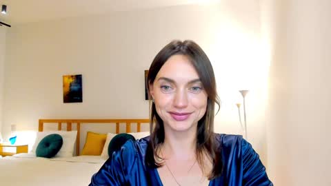 Snapshot of lovelyeemia chatting on 12/05/24, 07:06 Mia online show from 12/05/24, 07:06